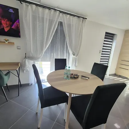 Nowoczesny Piwna 17a, Srodmiescie, Klimatyzacja, Balkon Апартаменты Гливице